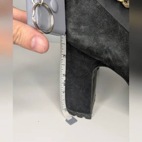 Karl Lagerfeld Paris Lark Chain Suede Lug Sole Booties - Black gold - size 8.5 - Picture 7 of 7